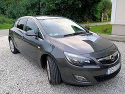Brązowy Używany 2010 Opel Astra Hatchback | 22 000 zł (Uczciwa cena)