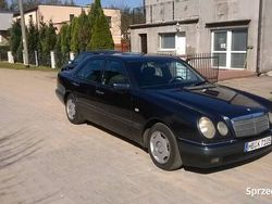 Używany 1998 Mercedes 220 | 5400 zł