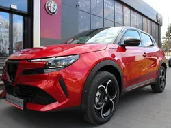 Lakier specjalny czerwony z czarnym dachem brera Nowe 2025 Alfa Romeo Junior Edizione Speciale SUV | 136 196 zł