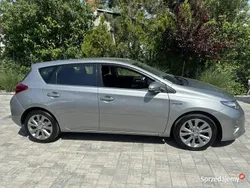 Złoty Używany 2015 Toyota Auris Hybrid Hatchback | 51 900 zł