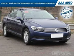 Błękitny Używany 2018 VW Passat | 49 999 zł (Dobra cena)
