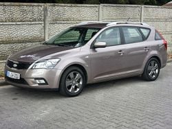 Brązowy (metalik) Używany 2009 Kia Ceed 2 Kombi | 17 500 zł (Uczciwa cena)