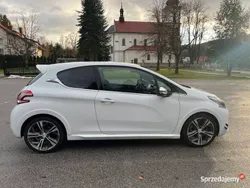 Używany 2013 Peugeot 208 Hatchback | 32 000 zł
