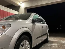 Srebrny Używany 2009 Opel Astra Hatchback | 10 000 zł (Uczciwa cena)
