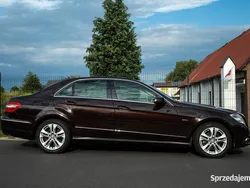 Brązowy Używany 2009 Mercedes E200 Sedan/Limuzyna | 55 500 zł (Uczciwa cena)