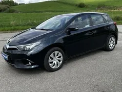 Czarny Używany 2016 Toyota Auris Hatchback | 45 700 zł (Uczciwa cena)