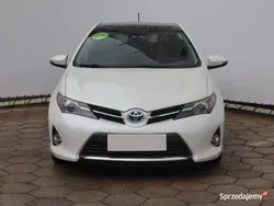 Biały Używany 2014 Toyota Auris Hybrid Hatchback | 46 999 zł (Uczciwa cena)