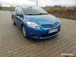 Niebieski Używany 2010 Toyota Auris Hatchback | 22 900 zł (Dość drogi)