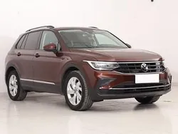 Czerwony Używany 2021 VW Tiguan SUV | 97 999 zł (Uczciwa cena)