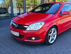 Czerwony Używany 2009 Opel Astra Cabriolet Cosmo Kabriolet | 14 900 zł