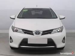 Biały Używany 2014 Toyota Auris Hybrid Hatchback | 44 999 zł (Uczciwa cena)