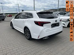 Biały (metalik, perła) Używany 2024 Toyota Corolla Kombi | 39 900 zł