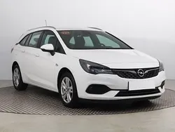 Biały Używany 2020 Opel Astra Kombi | 33 999 zł (Uczciwa cena)