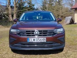 Brązowy Używany 2021 VW Tiguan SUV | 99 000 zł (Dobra cena)
