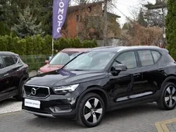 Czarny Używany 2019 Volvo XC40 Momentum SUV | 99 888 zł (Uczciwa cena)