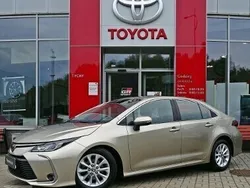 Złoty Używany 2020 Toyota Corolla Comfort Sedan/Limuzyna | 85 800 zł (Dość drogi)