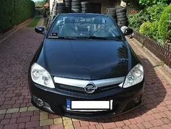 Czarny Używany 2006 Opel Tigra Kabriolet | 12 700 zł