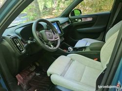 Niebieski Używany 2022 Volvo XC40 SUV | 159 999 zł