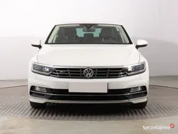 Biały Używany 2018 VW Passat Sedan/Limuzyna | 71 999 zł (Uczciwa cena)
