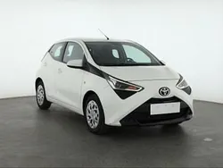 Biały Używany 2021 Toyota Aygo Hatchback | 39 999 zł (Dobra cena)