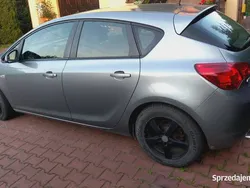 Srebrny Używany 2012 Opel Astra Hatchback | 15 900 zł (Dobra cena)