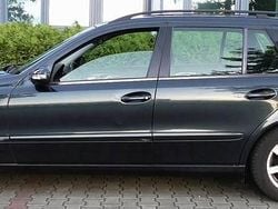 Granatowy Używany 2004 Mercedes E200 Kombi | 14 900 zł