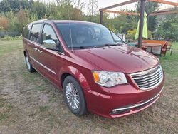 Czerwony Używany 2016 Chrysler Town & Country Minivan | 64 900 zł (Drogi)