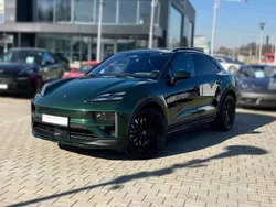 Oak green metallic neo Używany 2024 Porsche Macan Turbo SUV | 549 000 zł