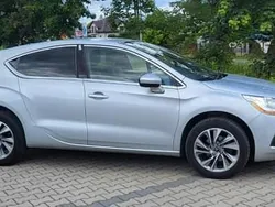 Czerwony Używany 2013 Citroën DS4 Hatchback | 38 900 zł (Dość drogi)