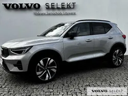 Srebrny Używany 2024 Volvo XC40 SUV | 179 900 zł (Uczciwa cena)