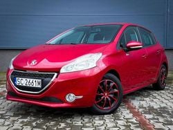 Czerwony (metalik, perła) Używany 2014 Peugeot 208 Hatchback | 15 500 zł (Super Cena)