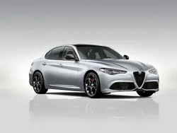 Lakier metalizowany biały moonlight grey Nowe 2025 Alfa Romeo Giulia Veloce Sedan/Limuzyna | 236 900 zł (Dość drogi)