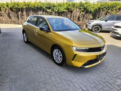 Żółtozłoty Używany 2023 Opel Astra Edition Hatchback | 94 200 zł