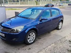 Niebieski Używany 2009 Opel Astra Hatchback | 13 000 zł (Uczciwa cena)