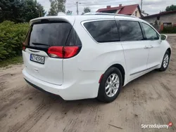 Używany 2020 Chrysler Pacifica Touring SUV | 79 900 zł