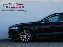 Czarny (metalik) Używany 2021 Volvo V60 Kombi | 96 900 zł