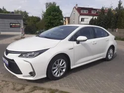 Biały Używany 2021 Toyota Corolla Comfort Sedan/Limuzyna | 77 800 zł (Uczciwa cena)