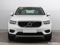 Biały Używany 2018 Volvo XC40 SUV | 117 999 zł (Uczciwa cena)