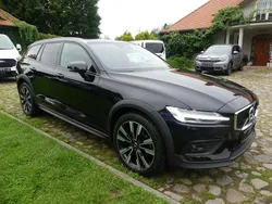 Szary (metalik, perła) Używany 2021 Volvo V60 CC Kombi | 139 900 zł (Drogi)