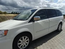 Biały Używany 2013 Chrysler Town & Country Minivan | 47 000 zł