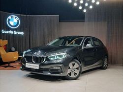 Black sapphire metallic metalizowany Używany 2021 BMW 118 Advantage Hatchback | 79 900 zł (Uczciwa cena)