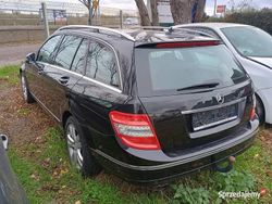 Czarny Używany 2010 Mercedes C180 Kombi | 13 950 zł