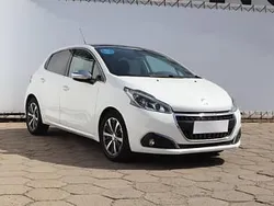 Biały Używany 2017 Peugeot 208 Hatchback | 32 499 zł (Uczciwa cena)