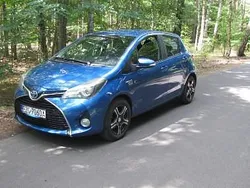 Niebieski Używany 2015 Toyota Yaris Hybrid Hatchback | 39 500 zł (Dość drogi)