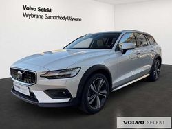 Biały Używany 2024 Volvo V60 CC Kombi | 197 900 zł (Uczciwa cena)