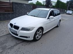 Biały Używany 2009 BMW 320 Kombi | 17 900 zł (Uczciwa cena)