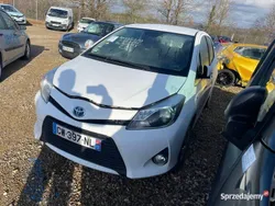 Biały Używany 2013 Toyota Yaris Hybrid Hatchback | 13 800 zł