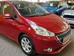 Czerwony Używany 2014 Peugeot 208 Hatchback | 24 900 zł (Uczciwa cena)