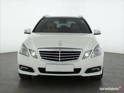 Biały Używany 2010 Mercedes E200 Kombi | 33 999 zł (Uczciwa cena)