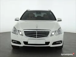 Biały Używany 2010 Mercedes E200 Kombi | 38 999 zł (Uczciwa cena)